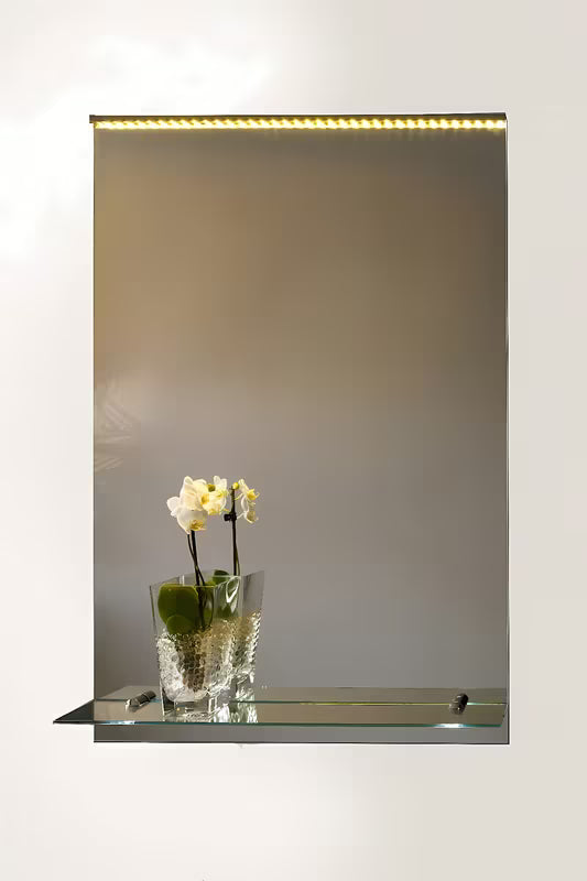 Stačiakampis pakabinamas veidrodis Amirro Orion 50x70 cm su Led apšvietimu su lentynėle, vertikalus.