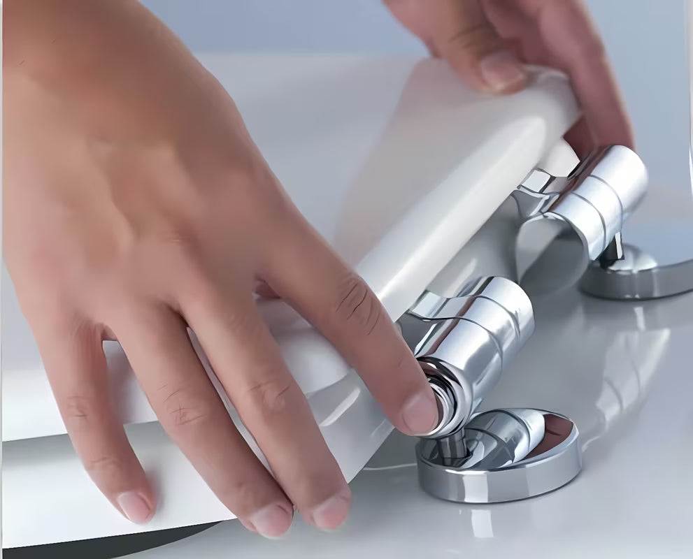 Balta KLOZETO dangtis Glacera iš MDF su softclose technologija ir žalvariniais vyriais