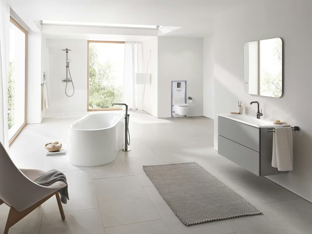 Svirtinis stovintis praustuvo maišytuvas Grohe Essence su praustuvo dugno vožtuvas, apdaila – hard graphite.