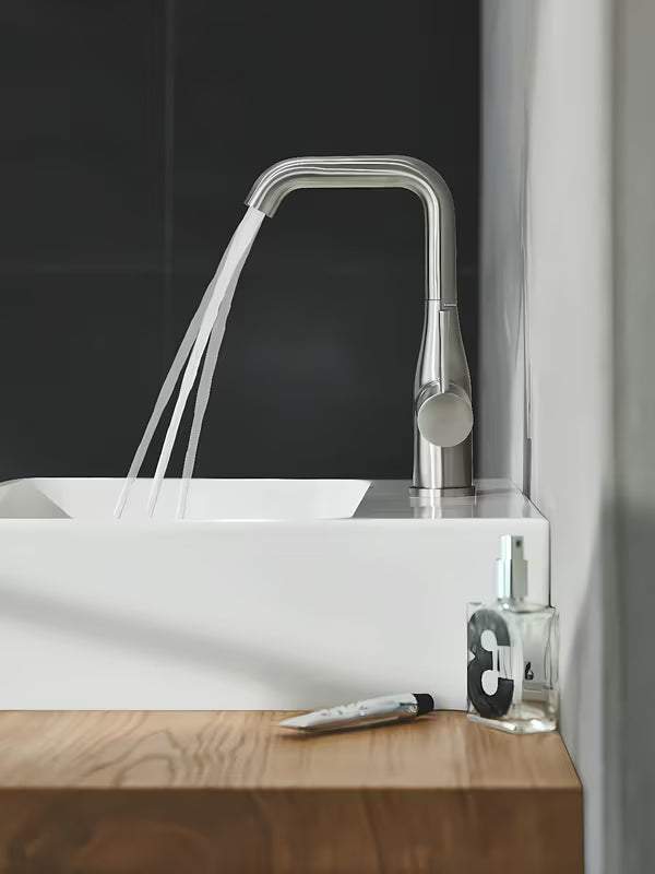 Aukšta svirtinis praustuvo maišytuvas Grohe Essence New, supersteel apdailos, su pasukamu snapu