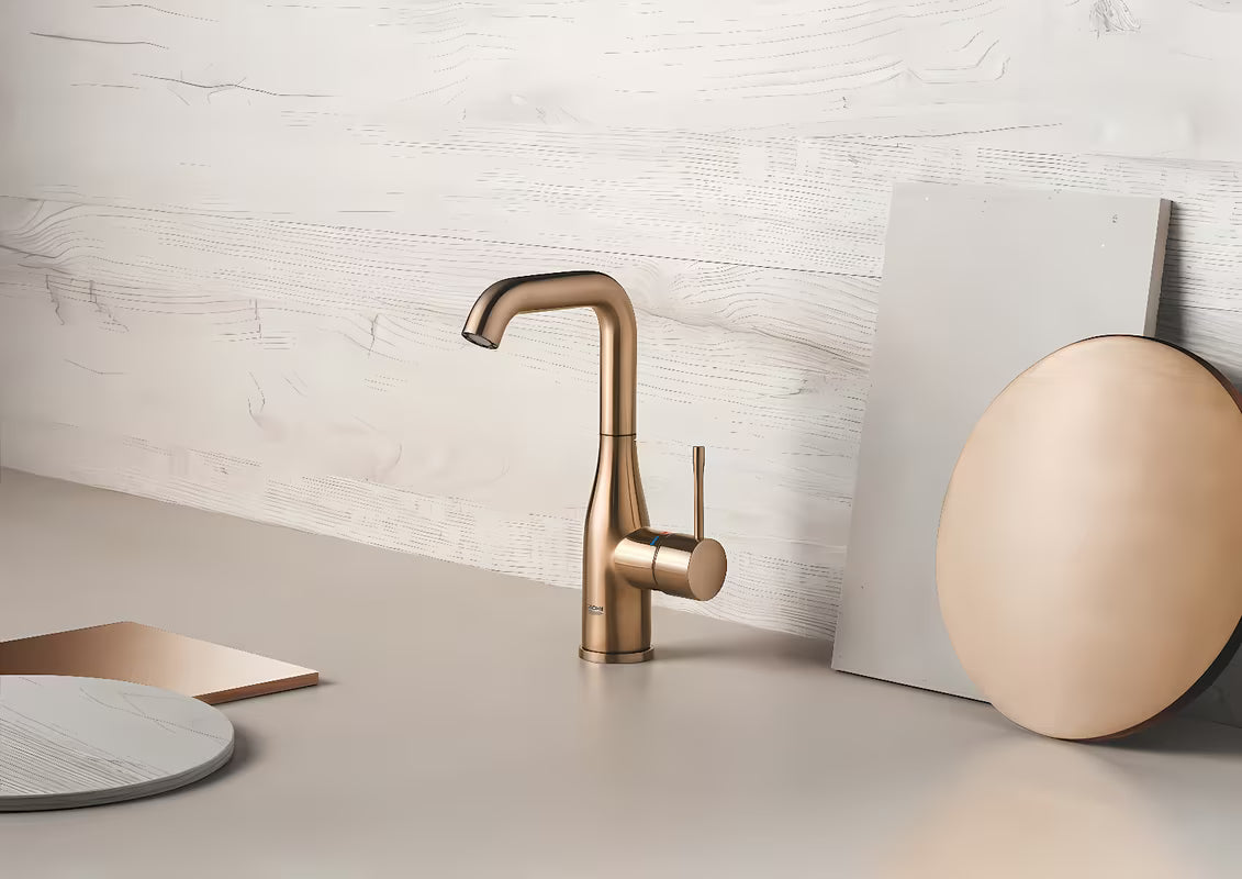 Aukšta svirtinis praustuvo maišytuvas Grohe Essence New, Brushed Warm Sunset spalvos, su pasukamu snapeliu.