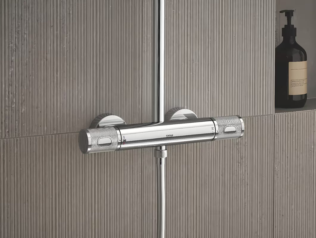 Chromo spalvos dušo sistema Grohe Euphoria System su termostatiniu maišytuvu su viršutiniu ir rankiniu dušu