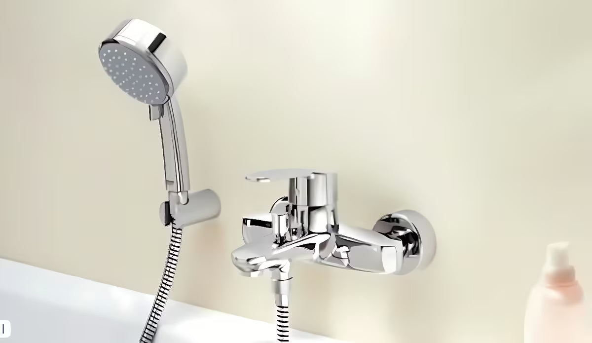 Chromo spalvos sieninė vonios maišytuvas Grohe Eurostyle Cosmopolitan su svirtiniu valdymu ir vonios / dušo perjungikliu.