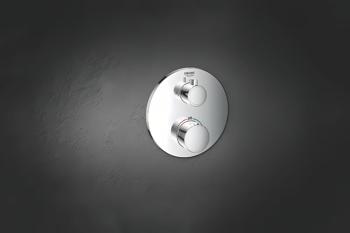 Potinkinė termostatinė dušo maišytuvas Grohe Grohtherm chromo apdaila pro viršutiniu ir rankiniu dušu.