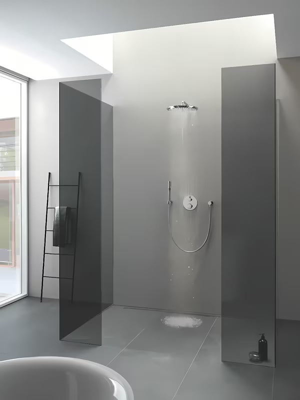 Potinkinė termostatinė dušo maišytuvas Grohe Grohtherm chromo spalvos pro viršutiniam ir rankiniam dušui.
