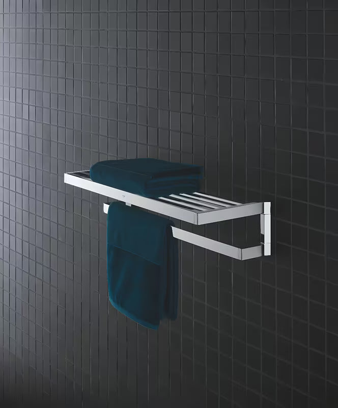 Chromuotas rankšluosčio laikiklis Grohe Selection Cube su strypu ir viršutine lentynėle pro rankšluosčiams laikyti