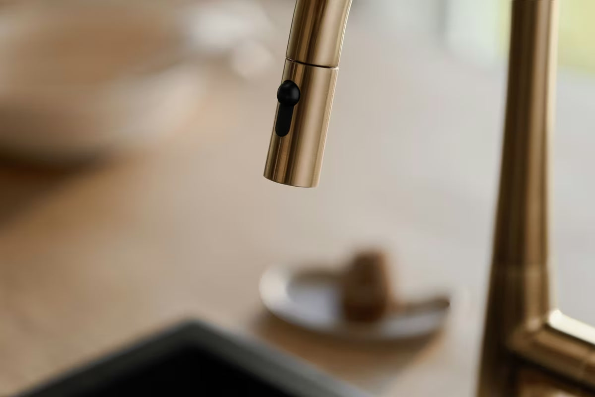 Virtuvinis maišytuvas Hansa Designo su ištraukiamu dušeliu šlifuotos bronzos spalvos
