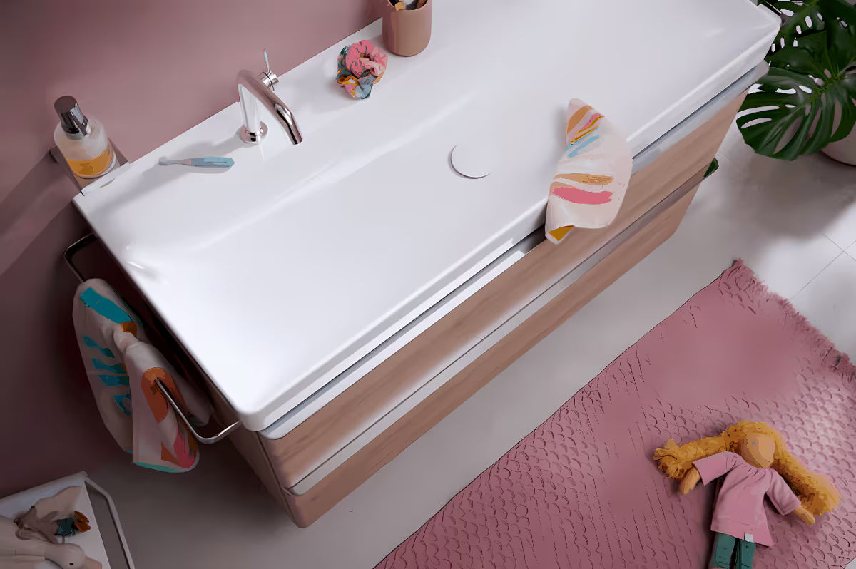 Chromuotas sieninis skysto muilo dozatorius hansgrohe addstoris su stikliniu indu ir metaliniu laikikliu.