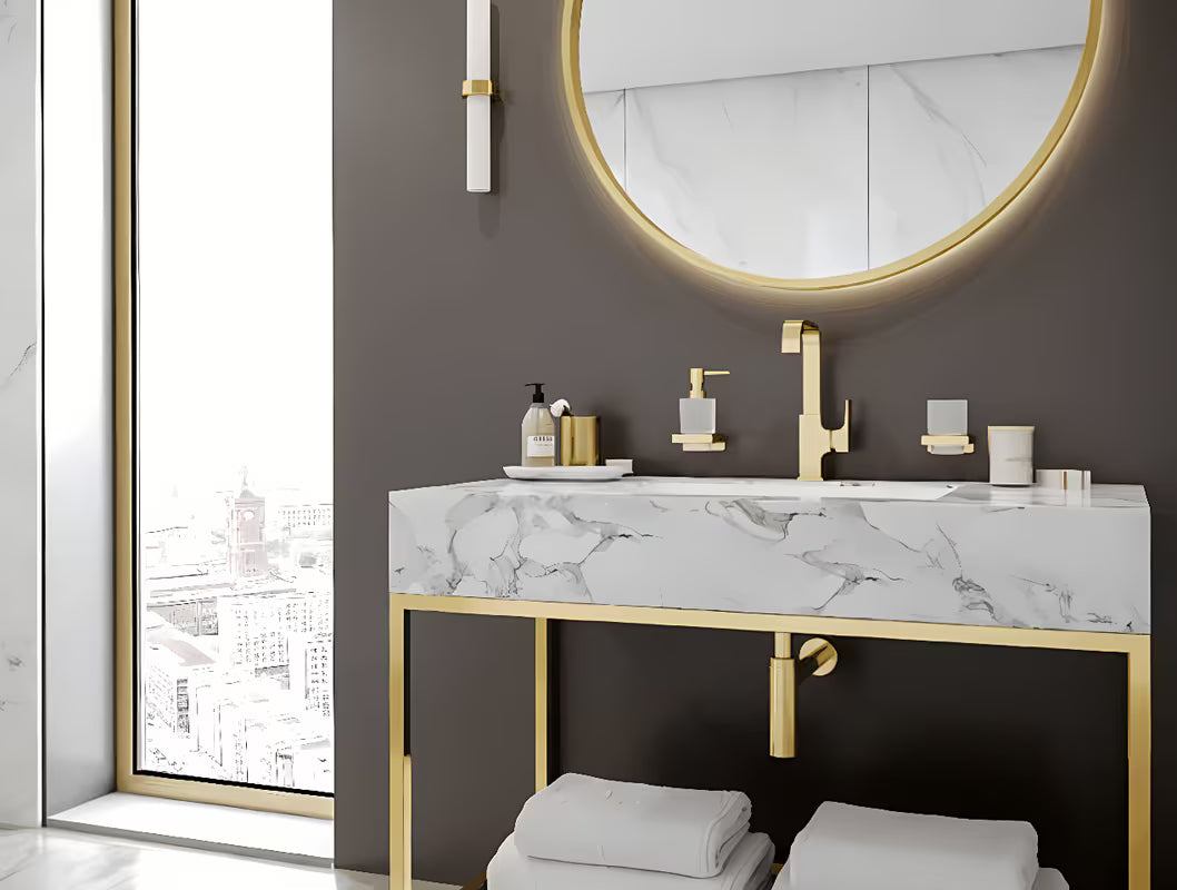 Sieninis skysto muilo dozatorius hansgrohe addstoris blizgaus aukso spalvos su stikliniu indu