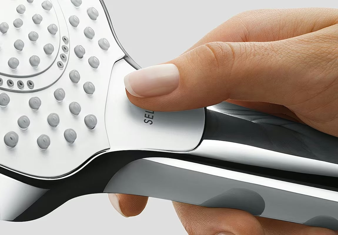 Rankinis dušas Hansgrohe Croma Select E baltos ir chromo spalvos su mygtuku Select, trijų srovių
