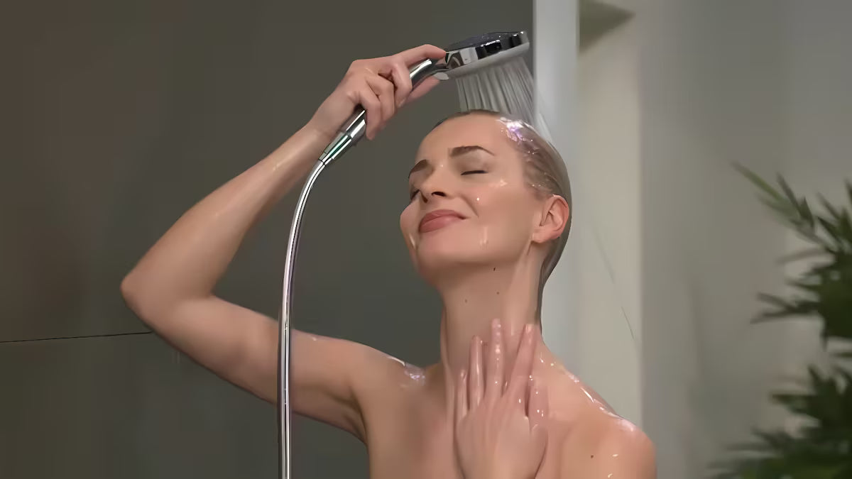 Rankinis dušas Hansgrohe Croma Select S baltos ir chromo spalvos su Rain srove, 110 mm skersmens.