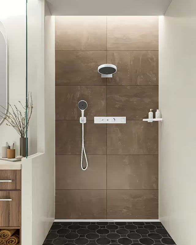 Rankinis dušas Hansgrohe Rainfinity 130 3jet matinės baltos spalvos su antracitine dušo galvutės plokštele
