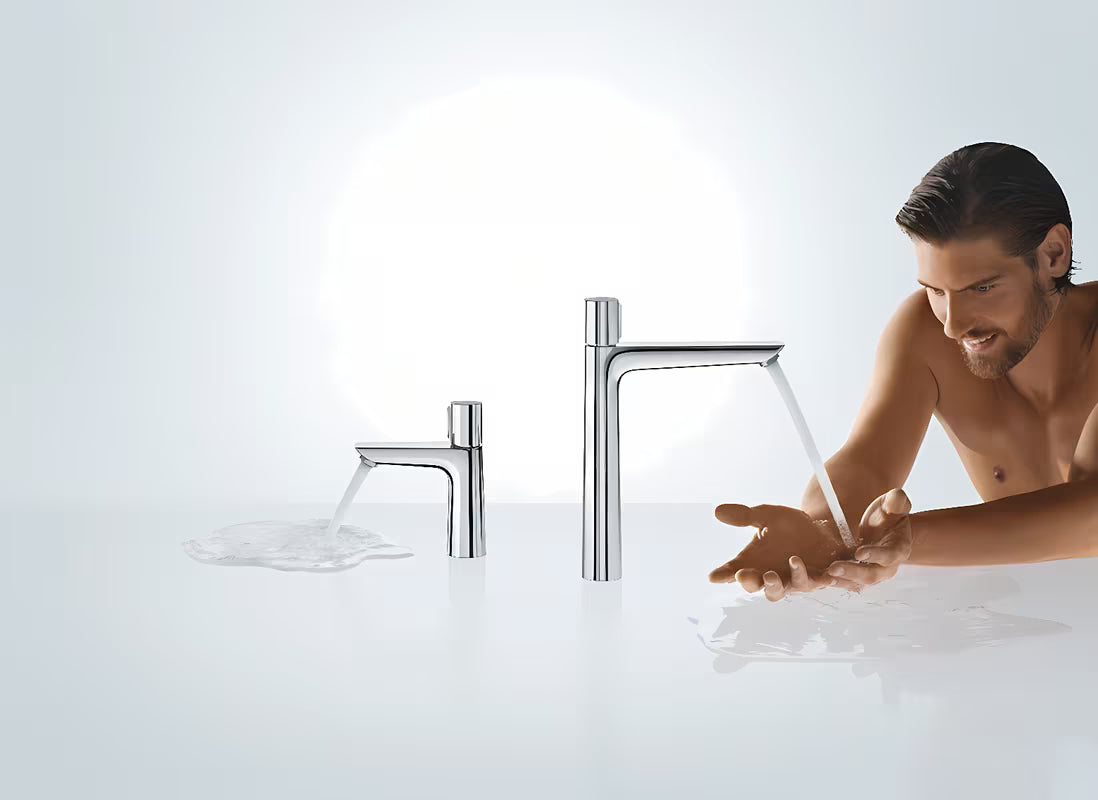 Chrominis praustuvo maišytuvas Hansgrohe Talis Select E su mygtuku Select, modernaus kampuoto dizaino.