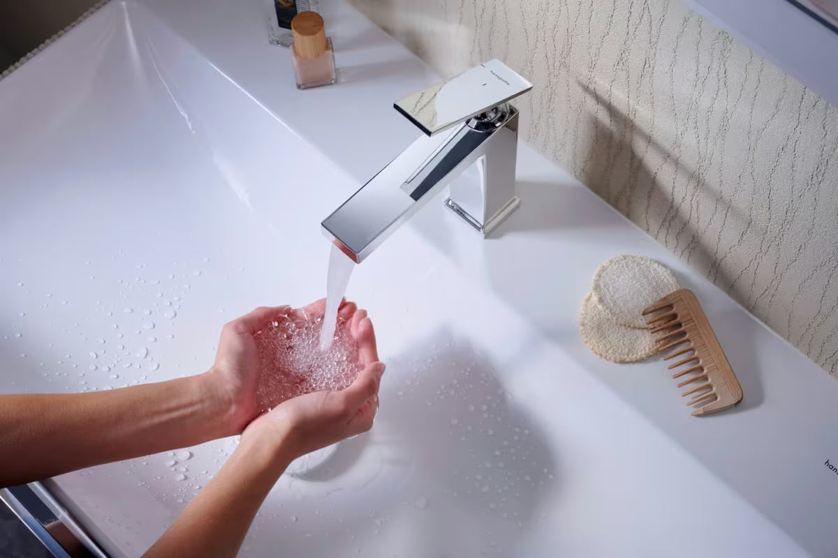 Chromuotas svirtinis praustuvo maišytuvas Hansgrohe Tecturis E 110 su EcoSmart+ ir AirPower technologijomis