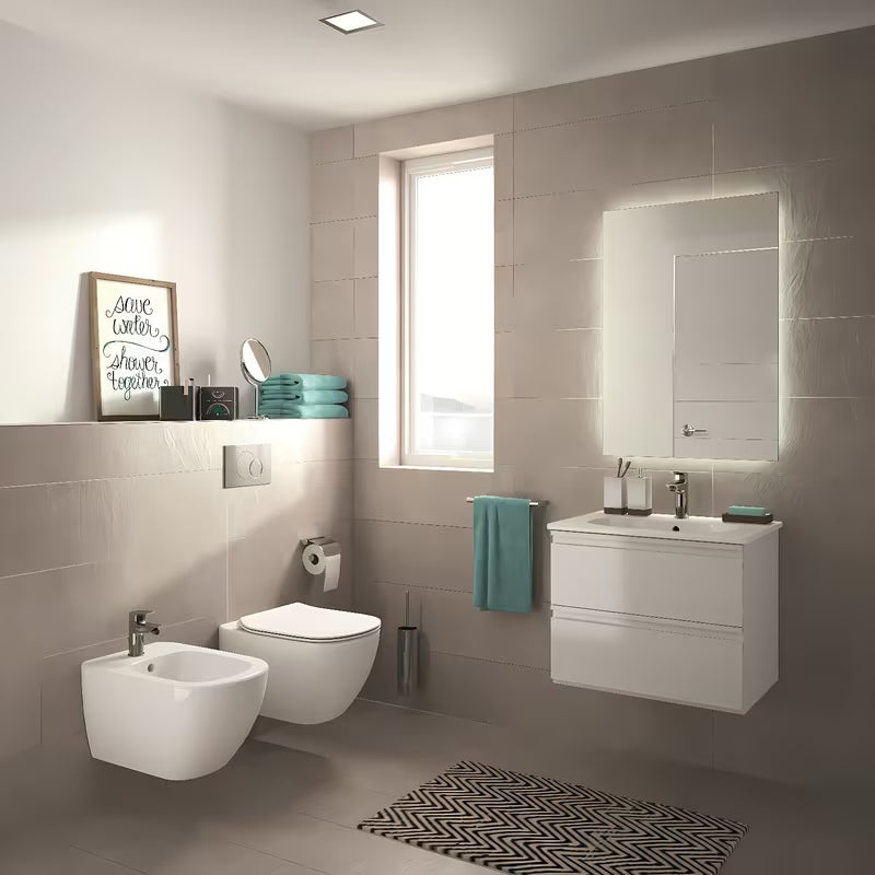 Baltas pakabinamas KLOZETAS Ideal Standard Tesi su AquaBlade technologija ir sėdyne su softclose