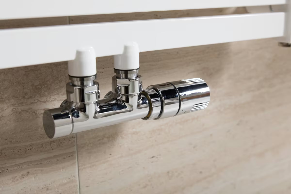 Isan Chrome termostatinis komplektas kampinis, centrinis, chromo spalvos, dešininis variantas
