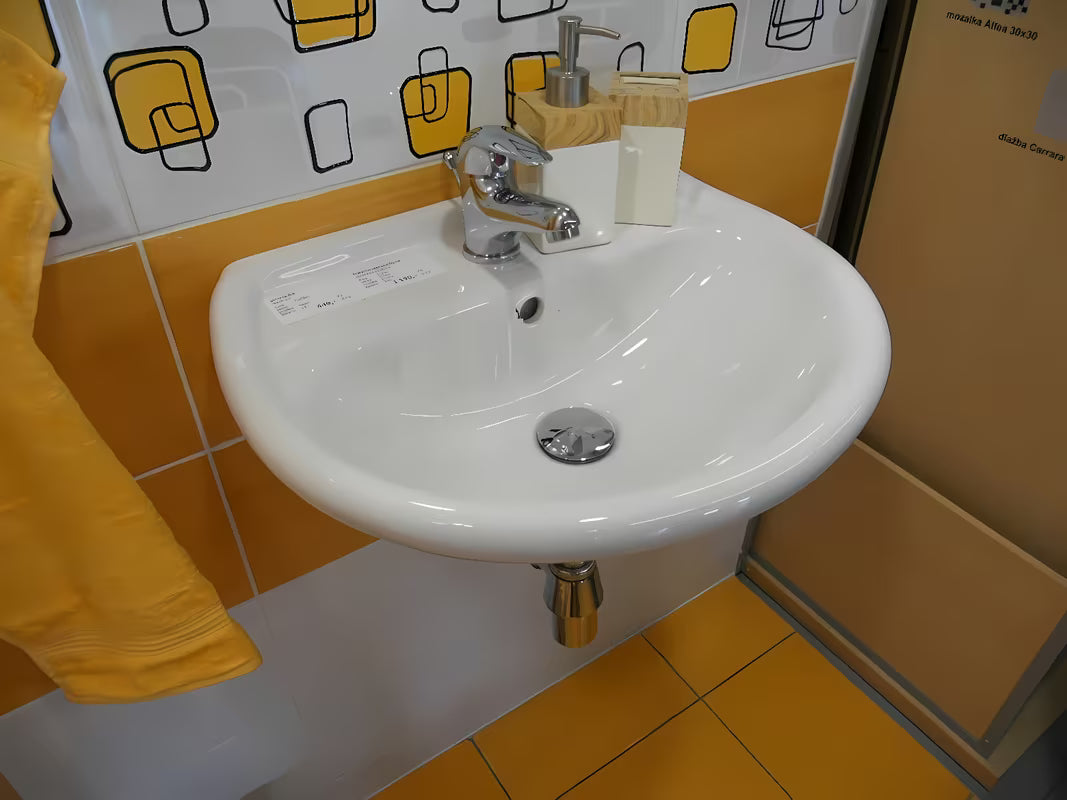 Baltas pakabinami keraminis praustuvas Multi 50 x 39,5 cm su anga pro maišytuvui centre