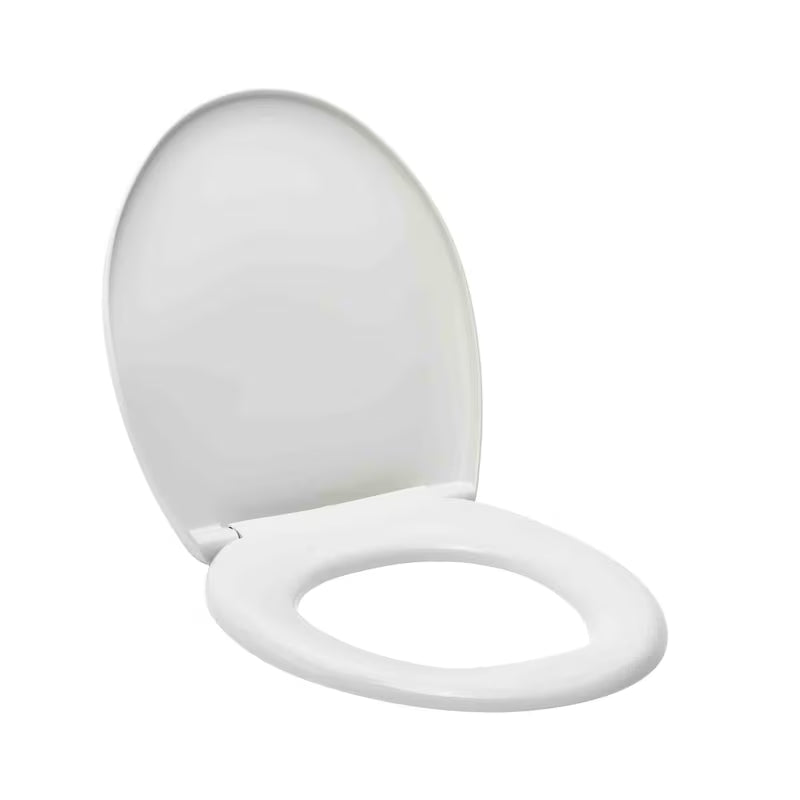 Balta KLOZETO dangtis Multi Universal iš termoplasto su plastikiniais vyriais ir paslėptu tvirtinimu.