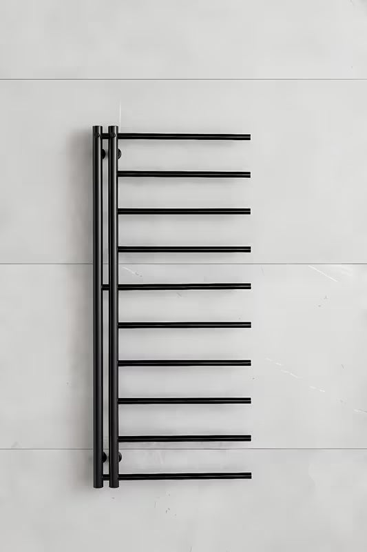 Juodas kombinuotas rankšluosčių džiovintuvas P.M.H. Apollo 500x1140 mm, su centriniu 50 mm prijungimu