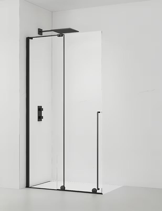 Juoda walk-in dušo sienelė SAT Walk-In Xmotion su skaidriu stiklu ir slankiojančia sistema.
