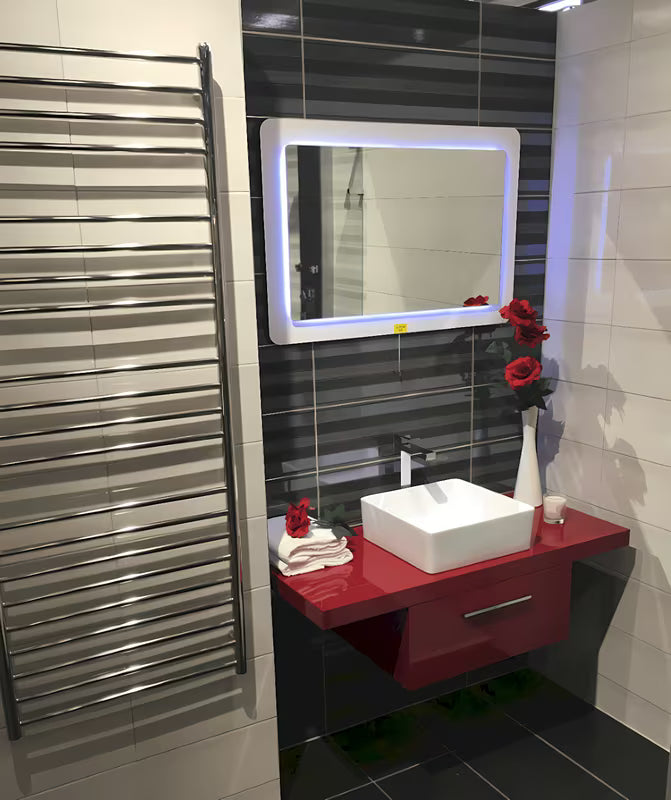 Baltas pastatomas ant stalviršio praustuvas Triomini Slim iš plonos keramikos, be perpylimo apdaila.