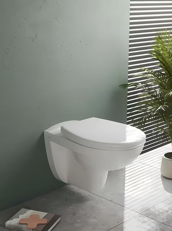 Balta KLOZETO dangtis Vitra Normus su softclose technologija, EasyLock ir metaliniais vyriais su paslėptu tvirtinimu.
