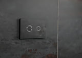 Juodos matinės spalvos vandens nuleidimo mygtukas Alca pro Alcaplast bakeliams iš Metal serijos.