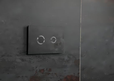 Juodos matinės spalvos vandens nuleidimo mygtukas Alca pro Alcaplast bakeliams iš Metal serijos.