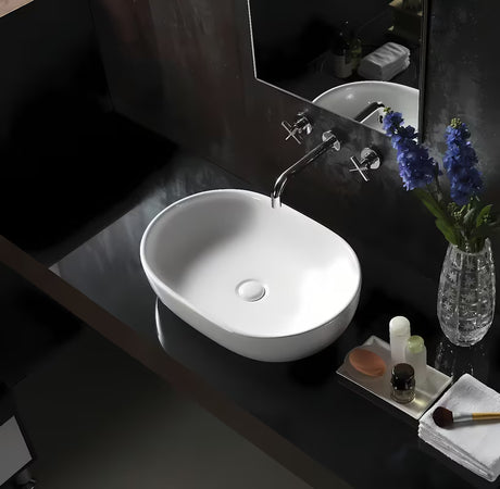 Baltas keraminis pastatomas ant stalviršio praustuvas Glacera Vallone 59 x 41 cm be perpylimo.