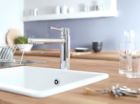 Chromo spalvos virtuvinis maišytuvas Grohe Concetto New su vidutinio aukščio pasukamu snapu ir ištraukiama dušeline galvute