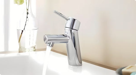 Chromo spalvos svirtinis praustuvo maišytuvas Grohe Concetto New su glotniu korpusu ir moderniu ovaliu dizainu.