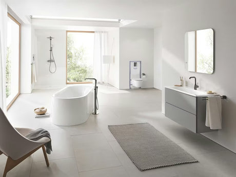 Svirtinis stovintis praustuvo maišytuvas Grohe Essence su praustuvo dugno vožtuvas, apdaila – hard graphite.