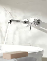 Chromuotas potinkinė praustuvo maišytuvas Grohe Essence New pro montuojamas ant sienos, su svirtimi ir rozete.