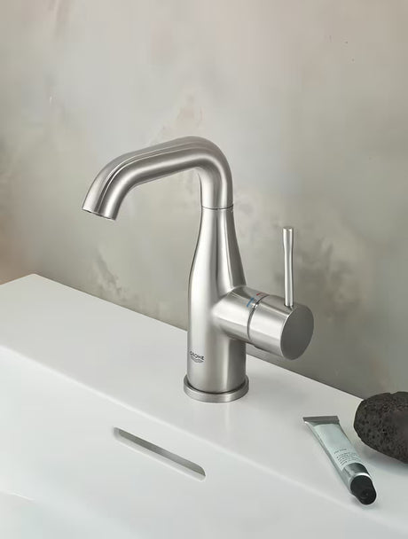 Praustuvo svirtinis maišytuvas Grohe Essence New su praustuvo dugno vožtuvas apdailos supersteel.