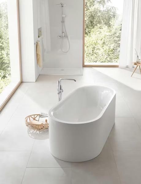 Pastatoma vonios maišytuvas Grohe Essence New chromo spalvos su rankiniu dušeliu ir pasukamu snapu