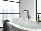 Pastatoma vonios maišytuvas Grohe Essence New su dušo komplektu su Hard Graphite apdaila.