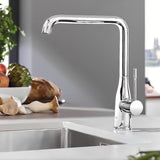 Chromo spalvos virtuvinis maišytuvas Grohe Essence New su aukštu pasukamu snapu ir svirtiniu valdymu