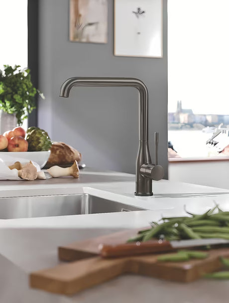 Grohe Essence New virtuvinis svirtinis maišytuvas su aukštu pasukamu snapu, spalva – brushed hard graphite