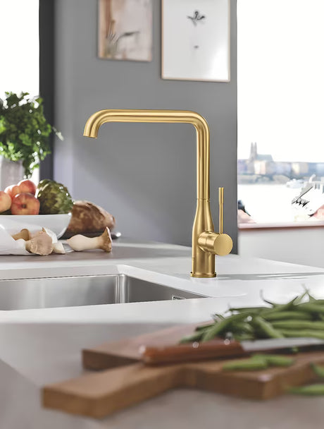 Grohe Essence New virtuvinis maišytuvas su aukštu pasukamu snapu, Brushed Cool Sunrise apdailos.