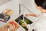 Chromo spalvos virtuvinis maišytuvas Grohe Essence New su aukštu pasukamu snapu ir ištraukiama galvute