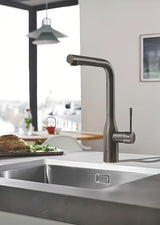 Virtuvinis maišytuvas Grohe Essence New brushed hard graphite su aukštu snapu ir ištraukiama dušo galvute