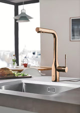Virtuvinis maišytuvas Grohe Essence New su aukštu pasukamu snapu ir ištraukiama dušo galvute, spalva – warm sunset.