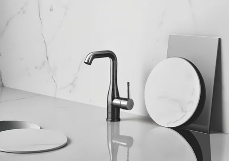 Aukšta svirtinis praustuvo maišytuvas Grohe Essence New, apdaila Hard Graphite, su pasukamu snapu.