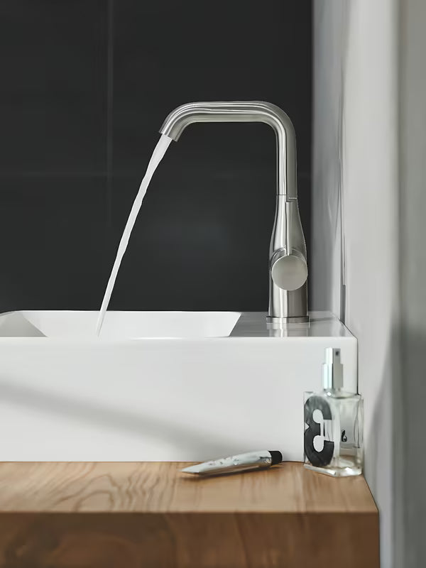 Aukšta svirtinis praustuvo maišytuvas Grohe Essence New, apdaila supersteel, su pasukamu snapu