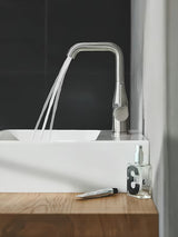 Aukšta svirtinis praustuvo maišytuvas Grohe Essence New, supersteel apdailos, su pasukamu snapu