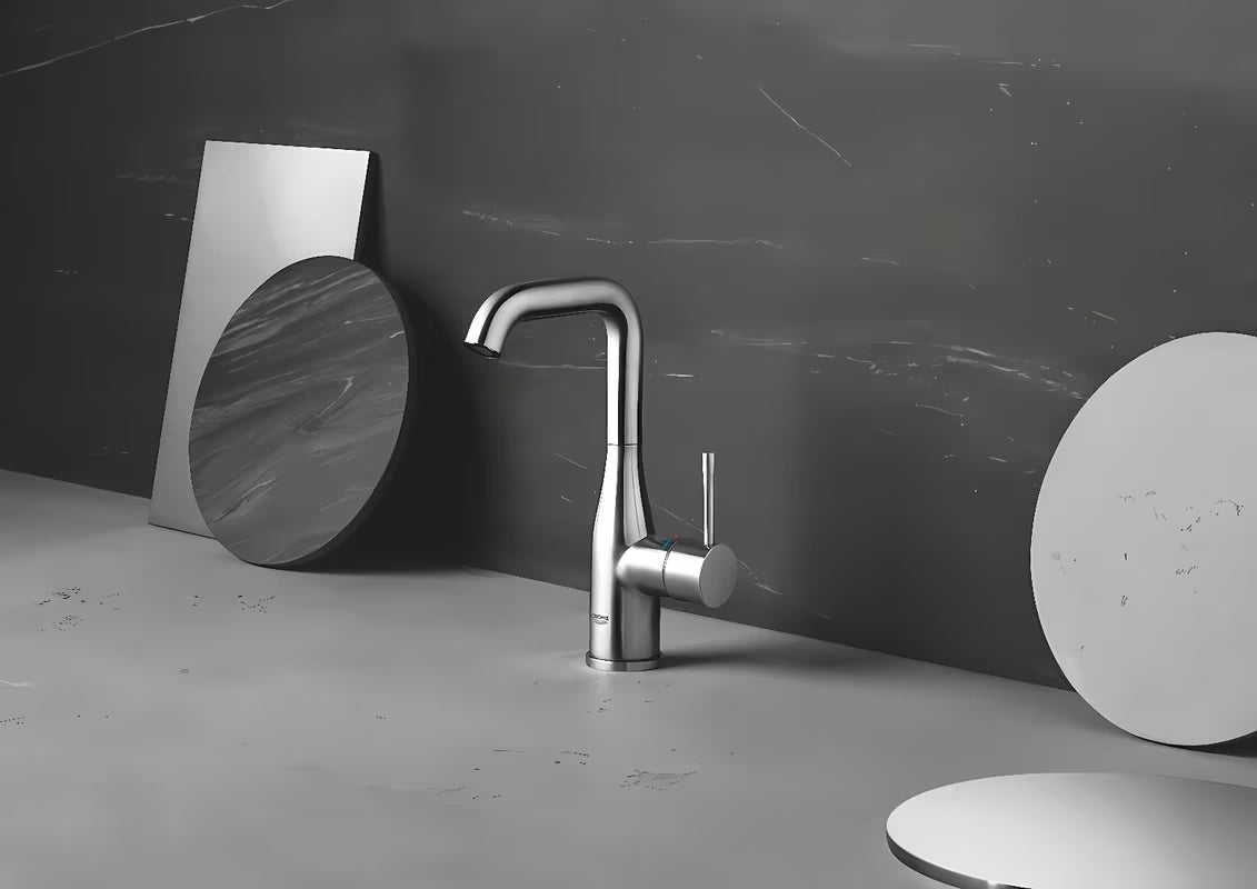 Aukšta svirtinis praustuvo maišytuvas Grohe Essence New, supersteel apdailos, su pasukamu snapu