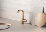 Aukšta svirtinis praustuvo maišytuvas Grohe Essence New, Brushed Warm Sunset spalvos, su pasukamu snapeliu.
