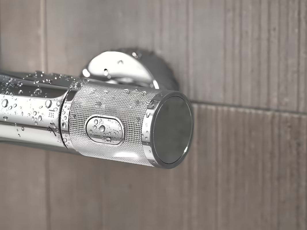 Chromo spalvos dušo sistema Grohe Euphoria System su termostatiniu maišytuvu su viršutiniu ir rankiniu dušu