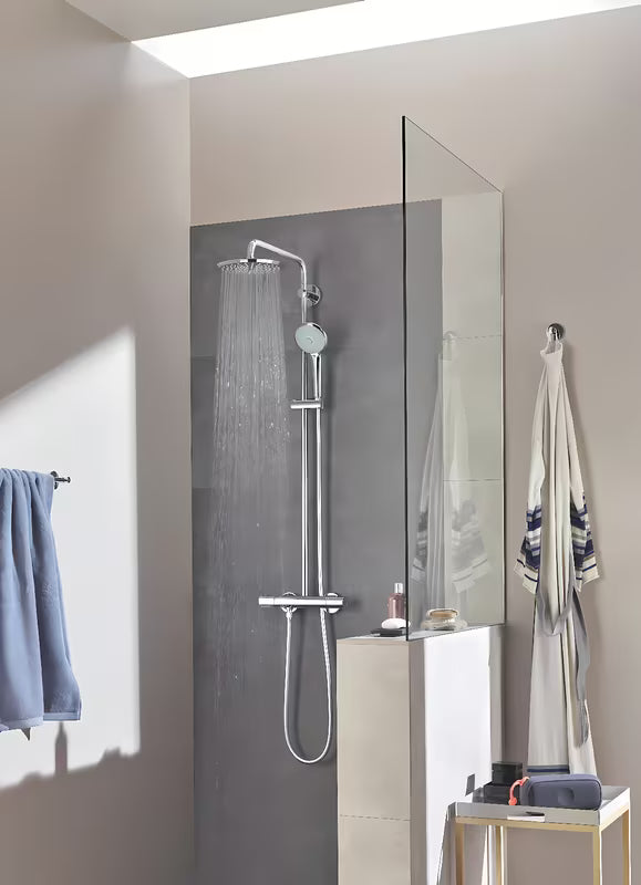 Dušo sistema Grohe Euphoria System su termostatiniu maišytuvu chromo spalvos su viršutiniu ir rankiniu dušu
