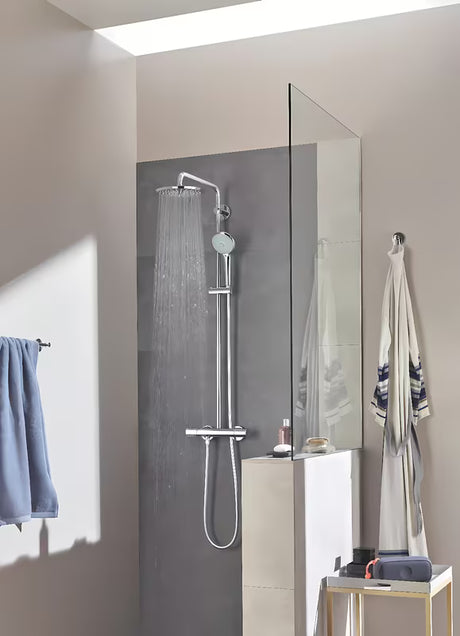 Dušo sistema Grohe Euphoria System su termostatiniu maišytuvu chromo spalvos su viršutiniu ir rankiniu dušu